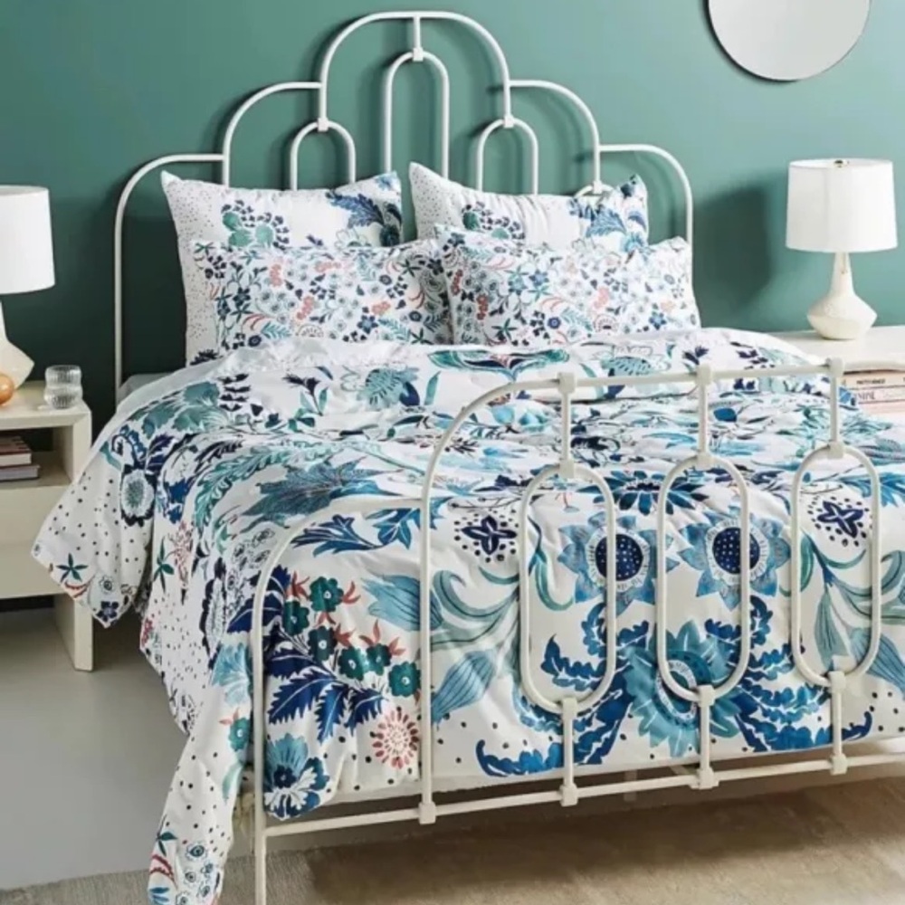 Anthropologie, hollyhock, velvet comforter/ quilt full / queen
